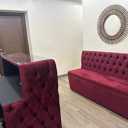 Hostal “ Infantas” Madrid Eksteriør bilde
