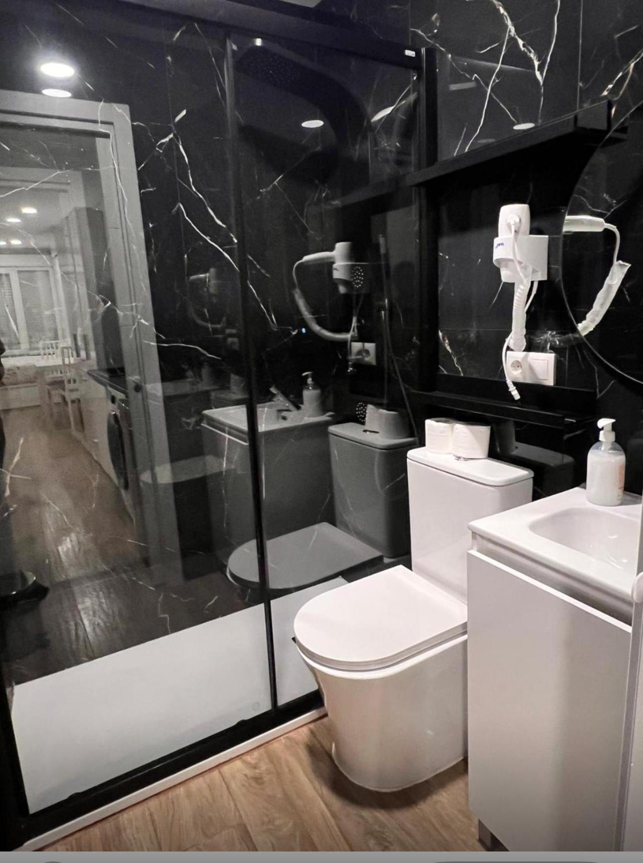 Hostal “ Infantas” Madrid Eksteriør bilde