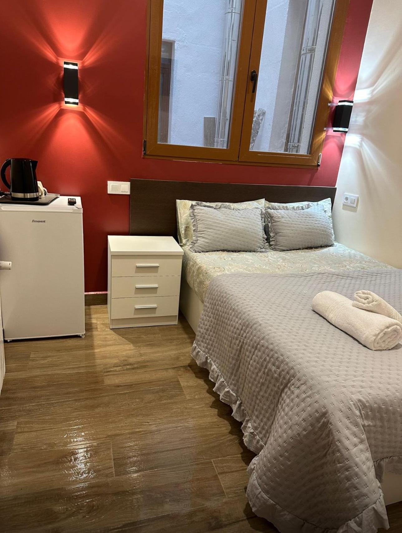 Hostal “ Infantas” Madrid Eksteriør bilde